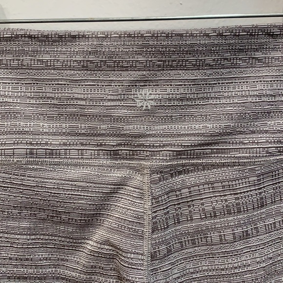 Athleta High Rise Jacquard Chaturanga Tight Leggings In Light Grey - Picture 3 of 6